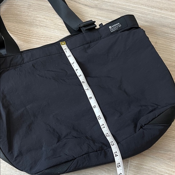Lululemon Clean Lines Tote Black - Picture 7 of 9
